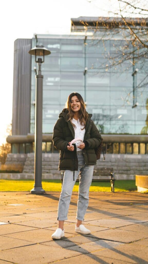 Studentin am Campus